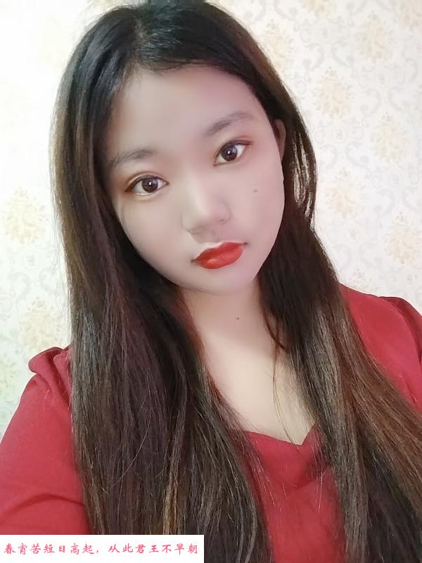 二七广场微胖小美女 第1张