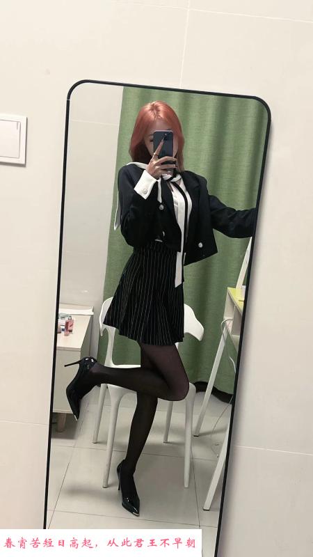 黑丝学妹小泡芙 第2张