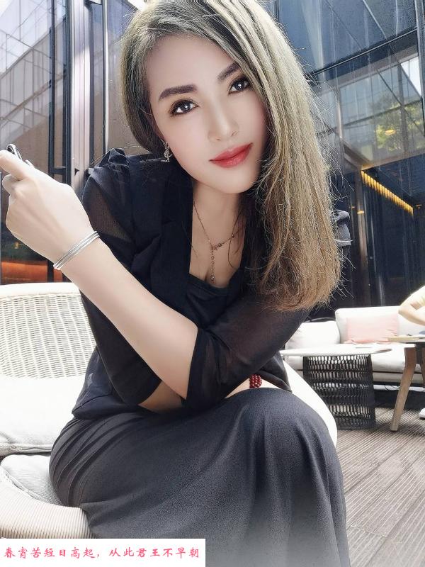 前凸后翘风骚妹子 第3张
