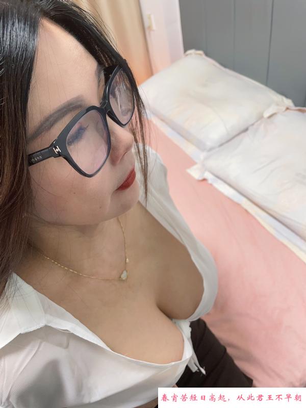 返食大奶少妇 第2张