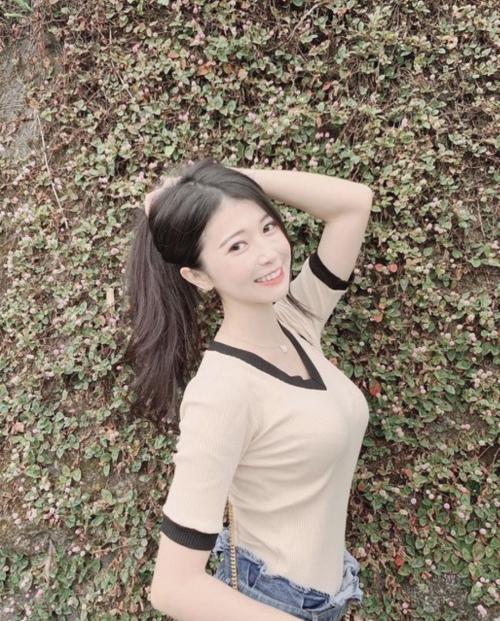 兼职软妹子，白嫩多汁，身材香软！ 第1张