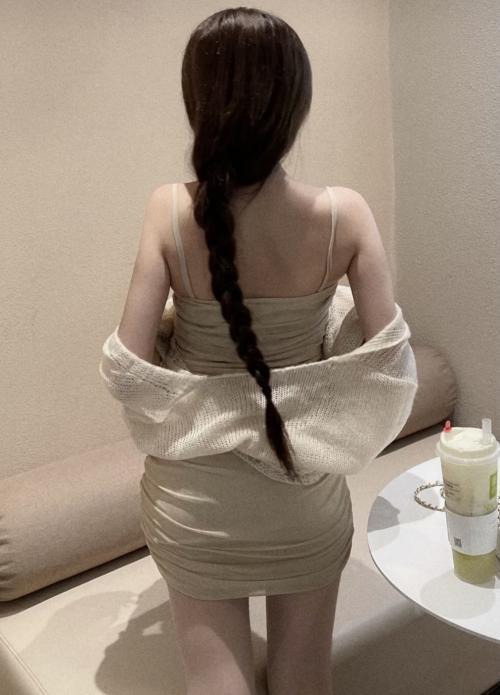 水嫩玲珑的大美女腿长胸大，穴嫩汁多逼紧温柔可爱 第1张
