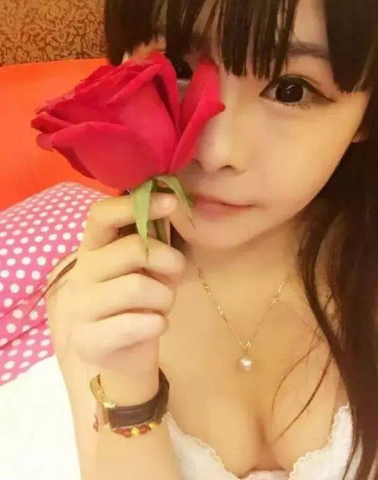 制服诱惑，好这口的可以看看，黑丝真是不错 第1张