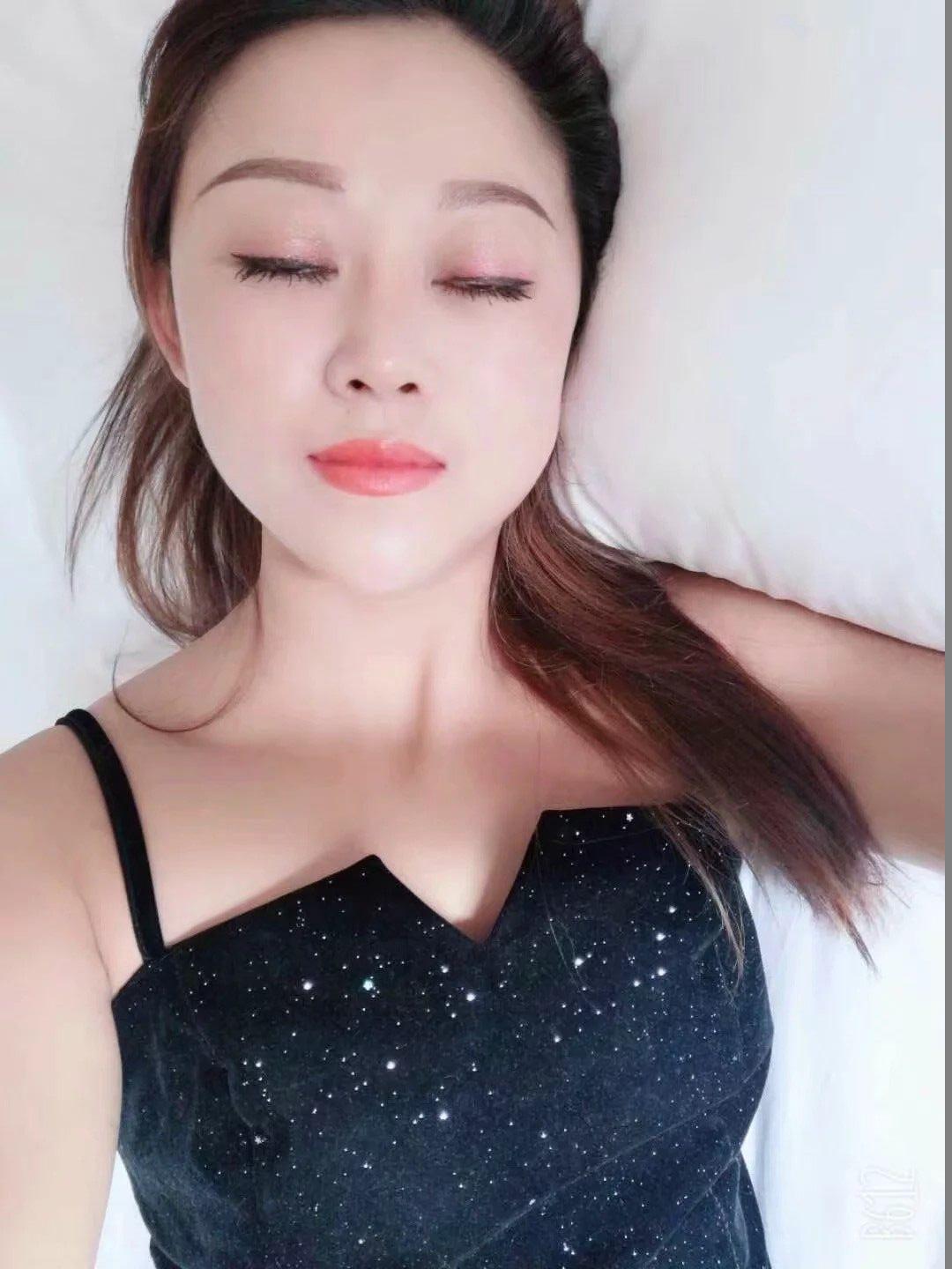 成都西站附近和汤唯气质长相都有点像的姐姐 第2张