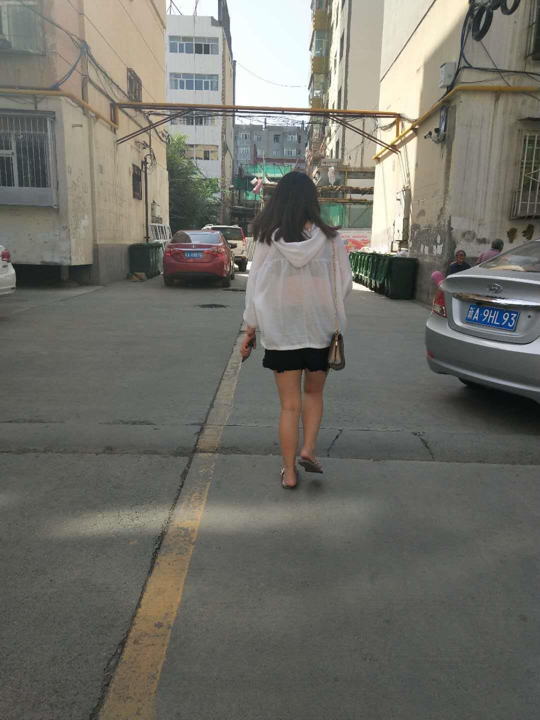 乌鲁木齐油运司国泰大厦，后有维族姑娘我彩蛋 第1张