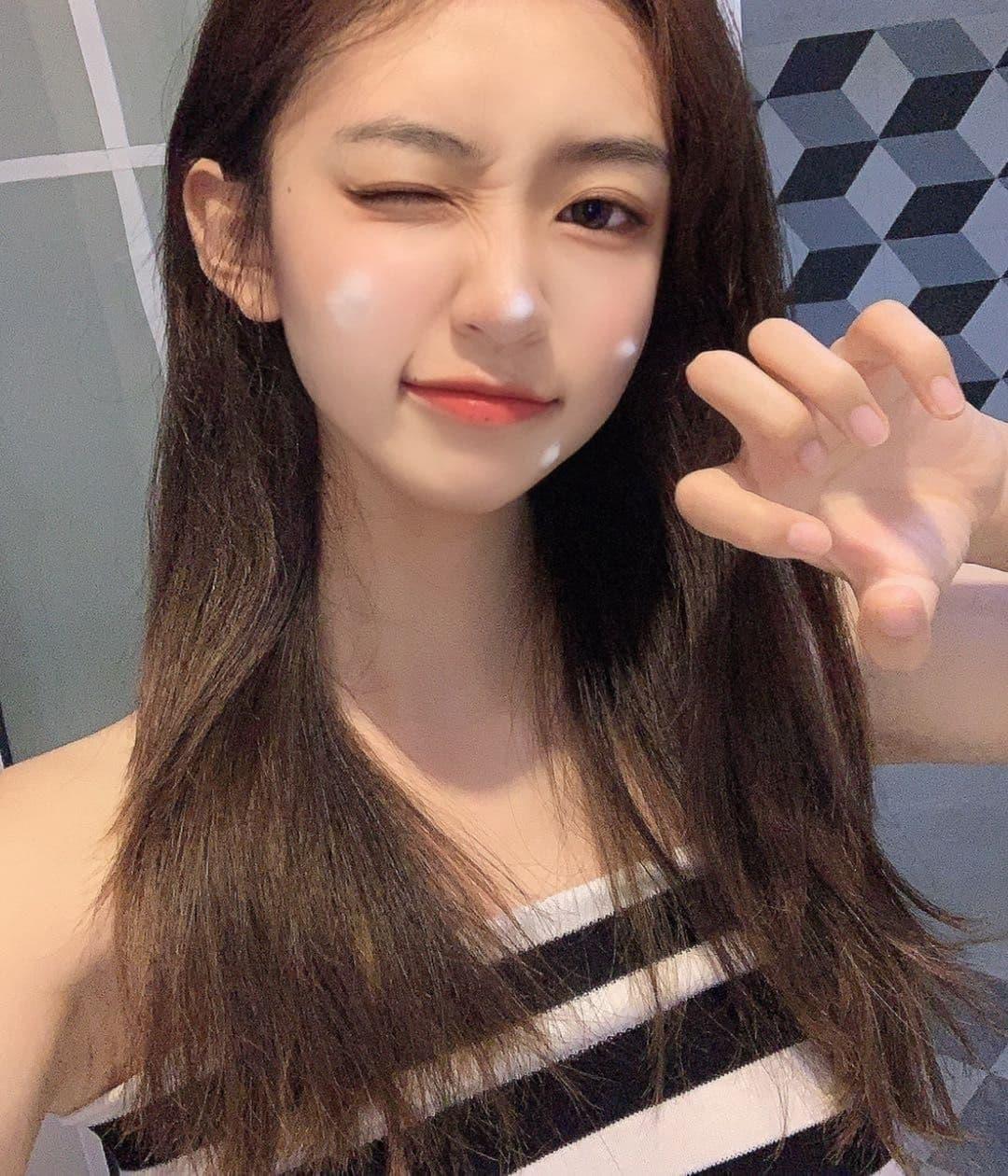 性感妩媚的妹子,身材够劲爆 第1张