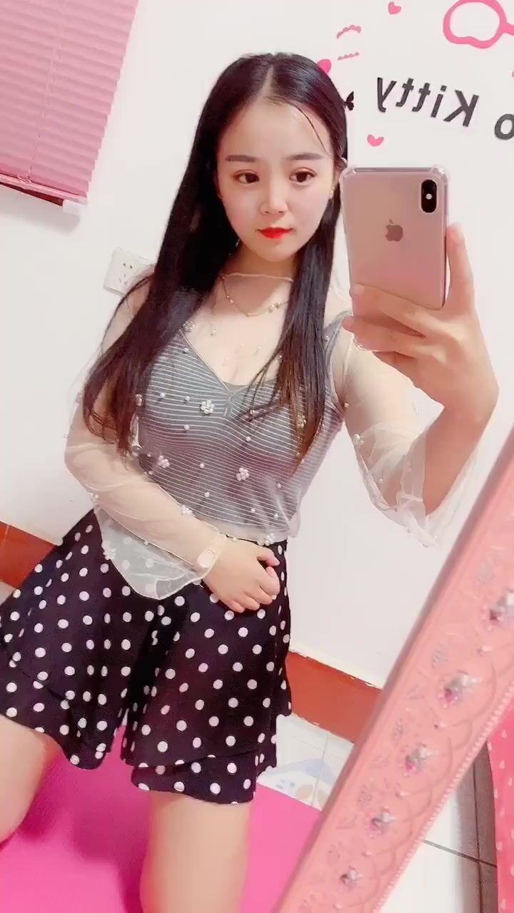 18岁粉嫩的小辣妹,内壁粉红色 第1张