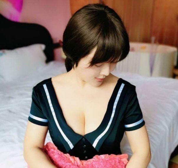 宝安大胸妹子 第1张