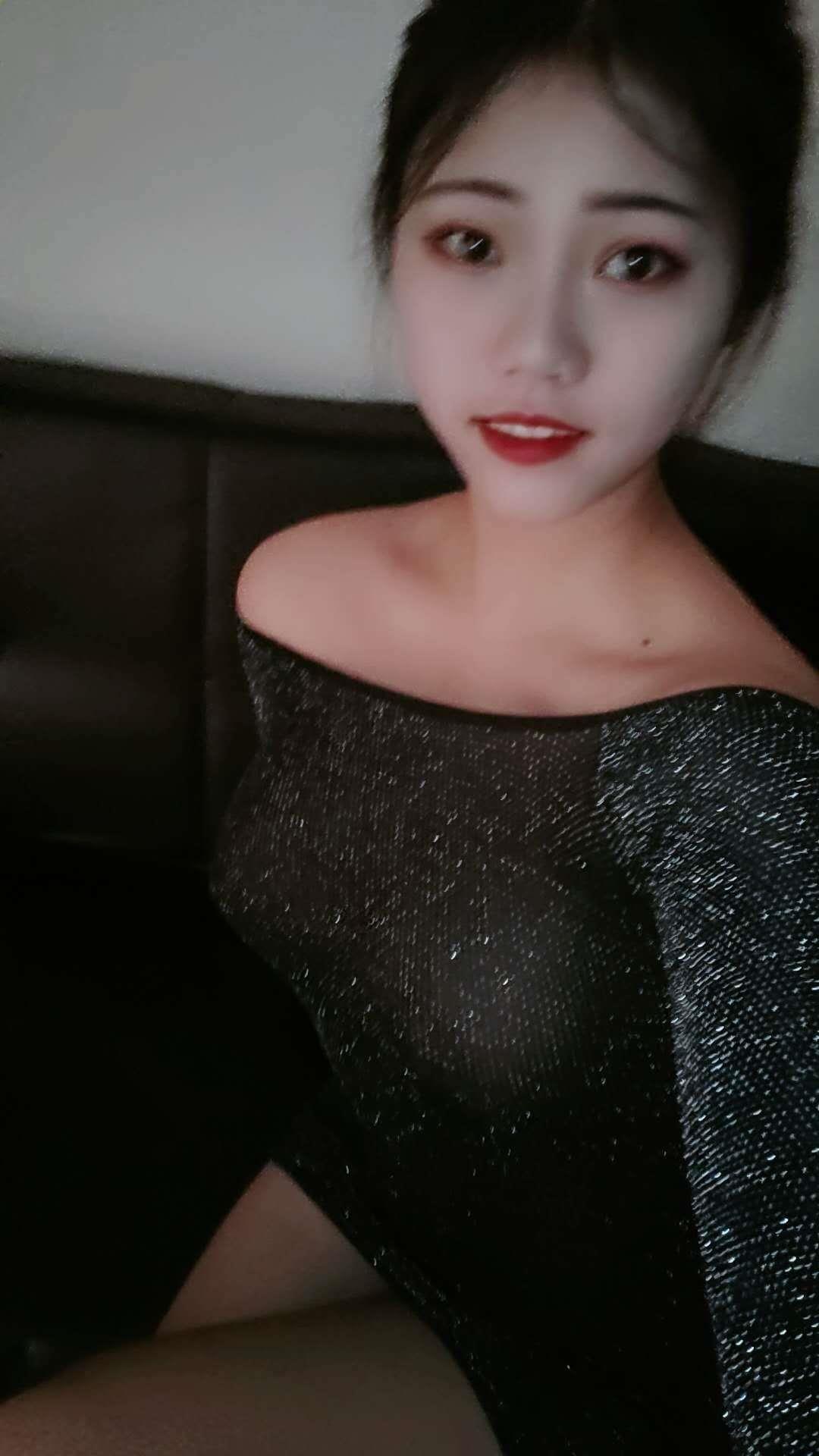 19岁小性感的36D大胸小蝴蝶,小妖精一样 第1张