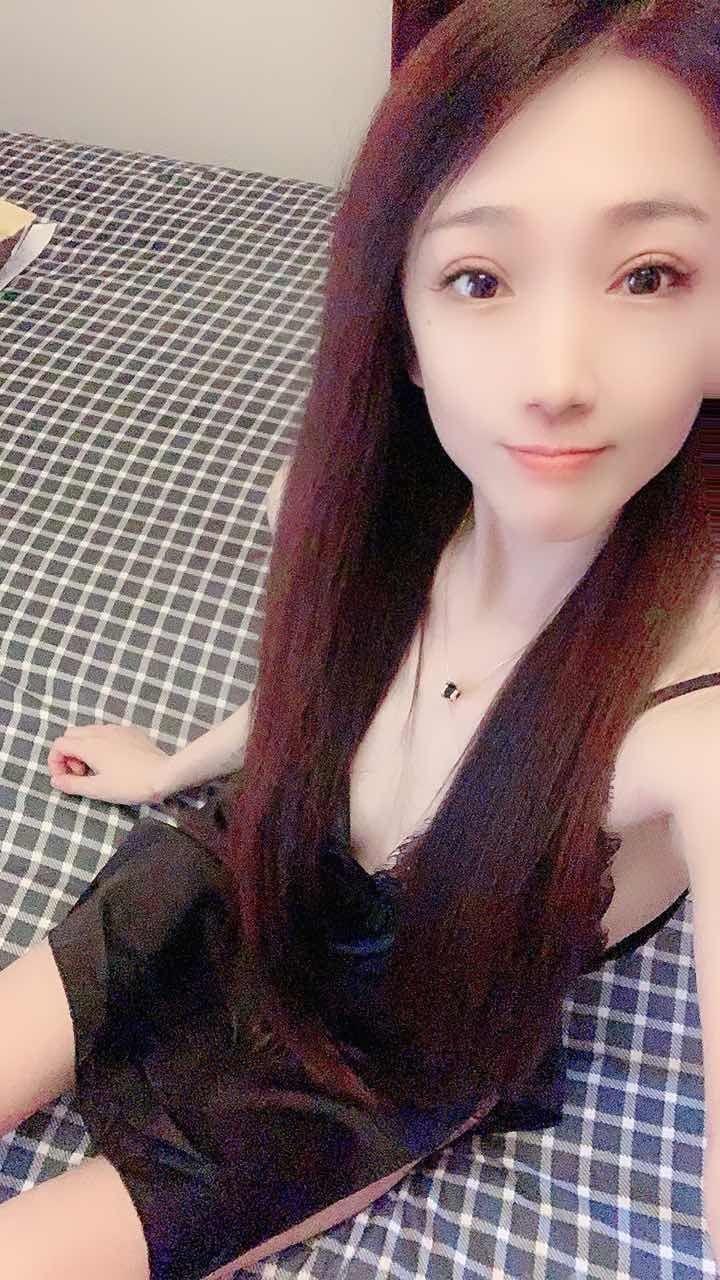 开裆黑丝特别紧小妹 第1张