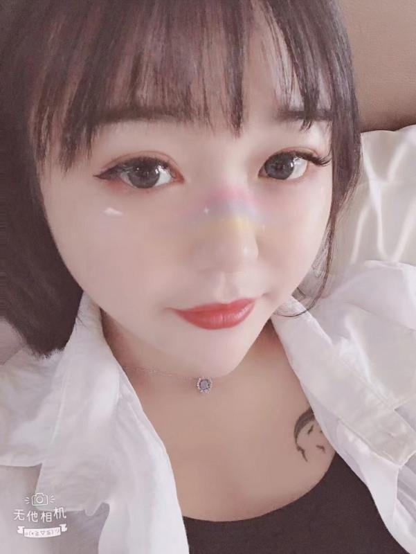 娇小少女小曼 第1张