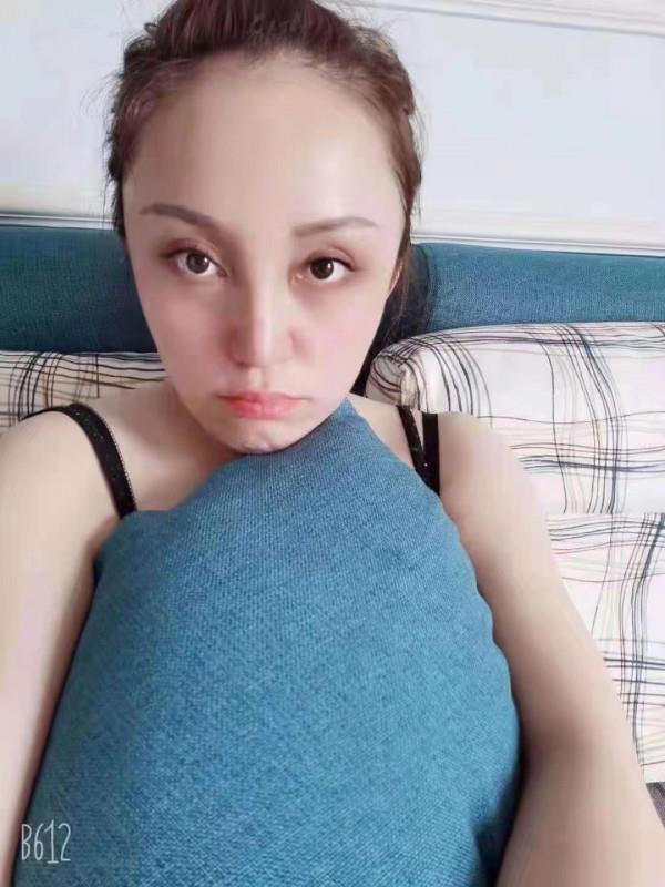 大胸女人 第1张