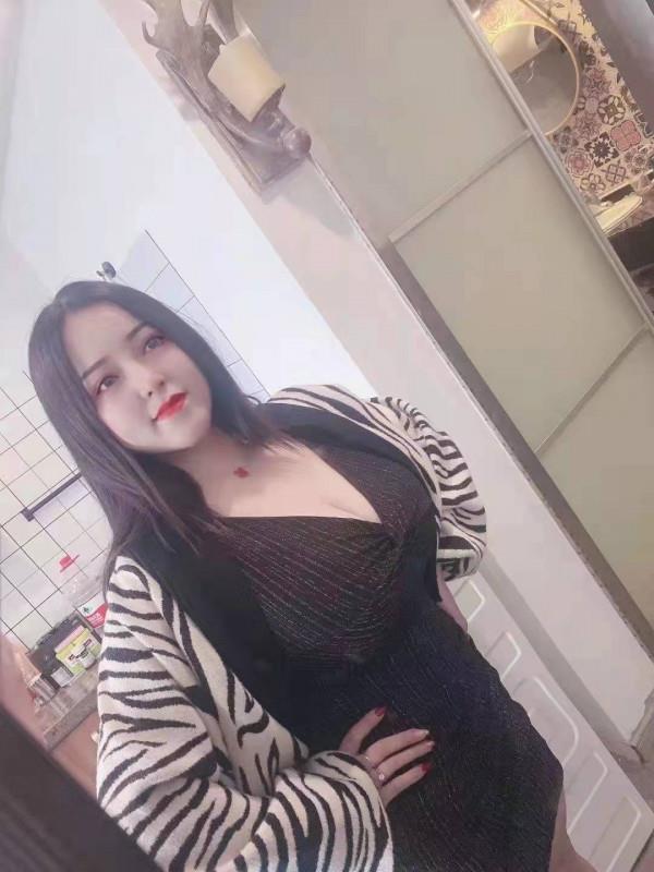 大胸少妇果果 第1张