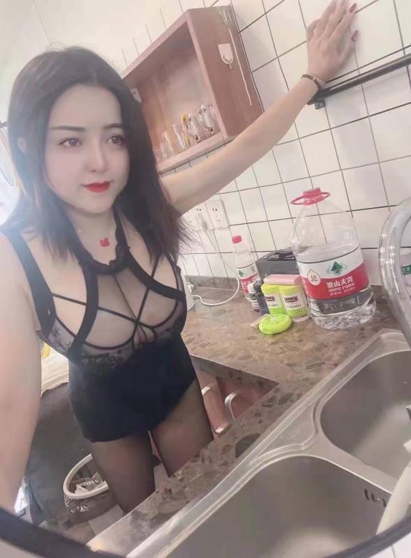 大胸少妇果果 第3张