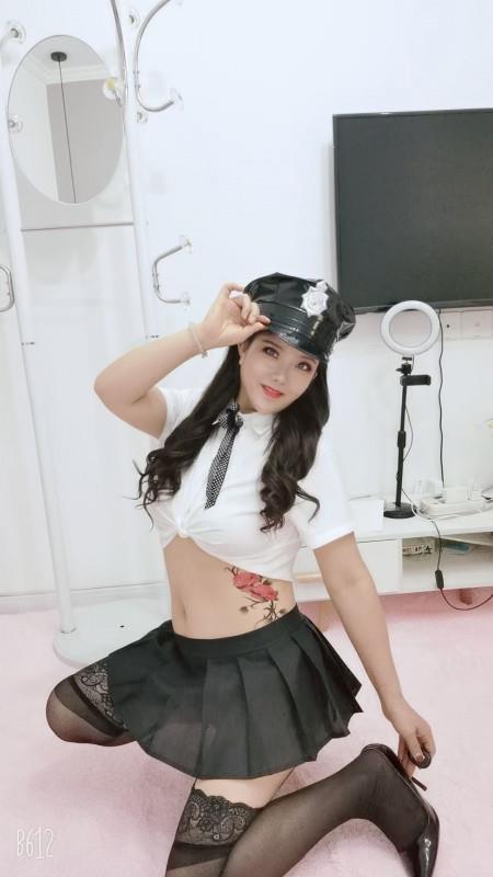 大胸服务系美女 第2张