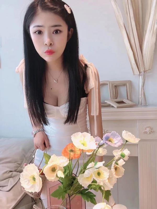 身材不错的媚儿 第2张