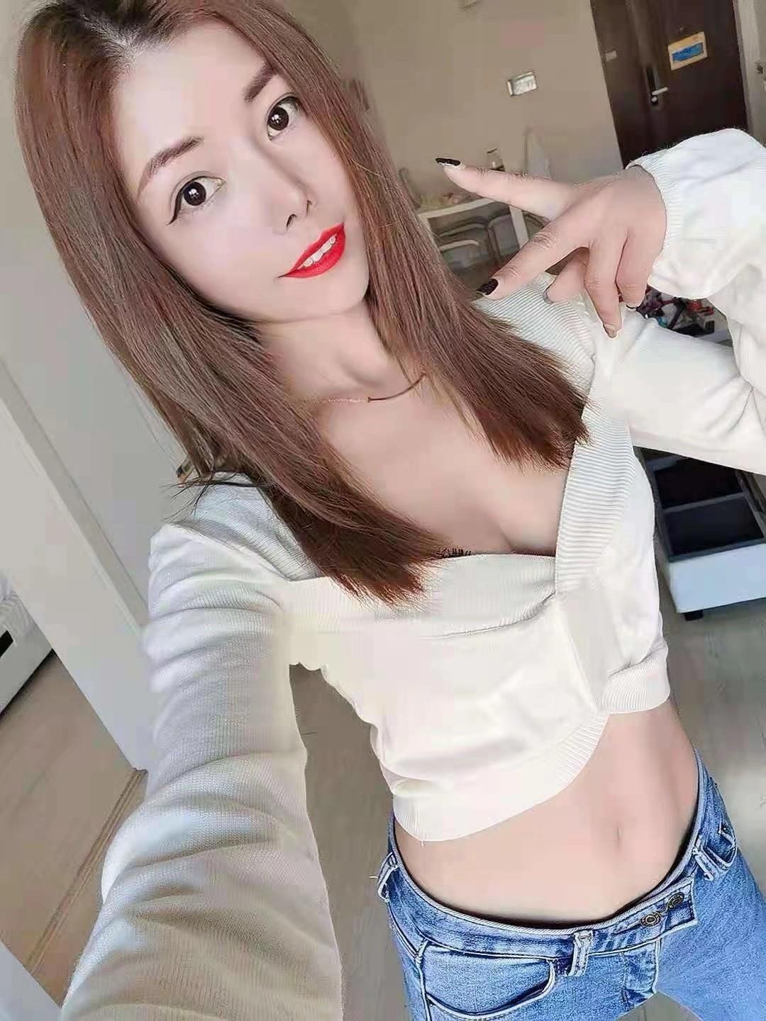 身材超级棒的一个小姐姐 第3张