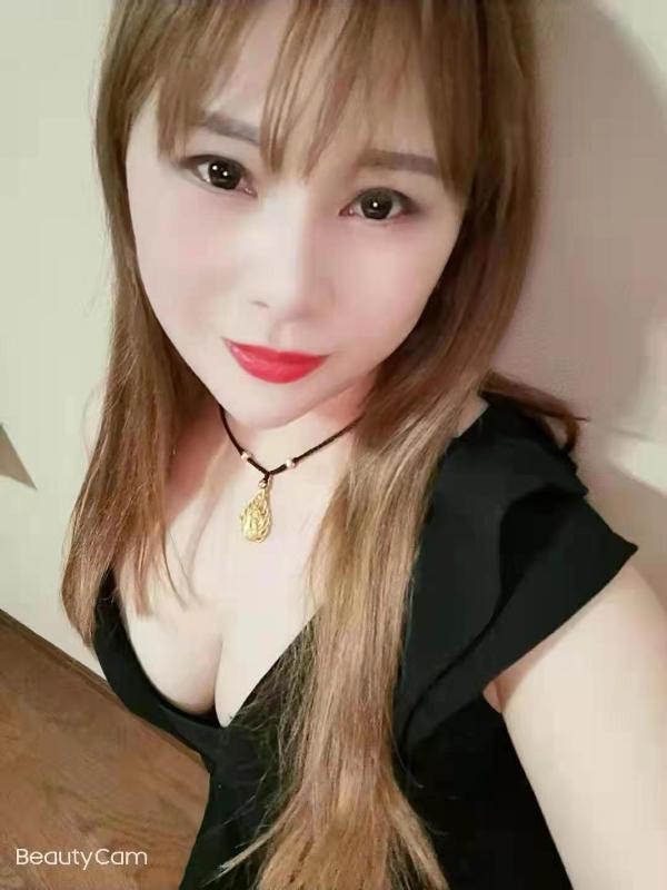 大胸小少妇 第2张