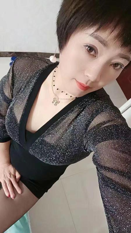 姿势都会的一个熟女 第1张