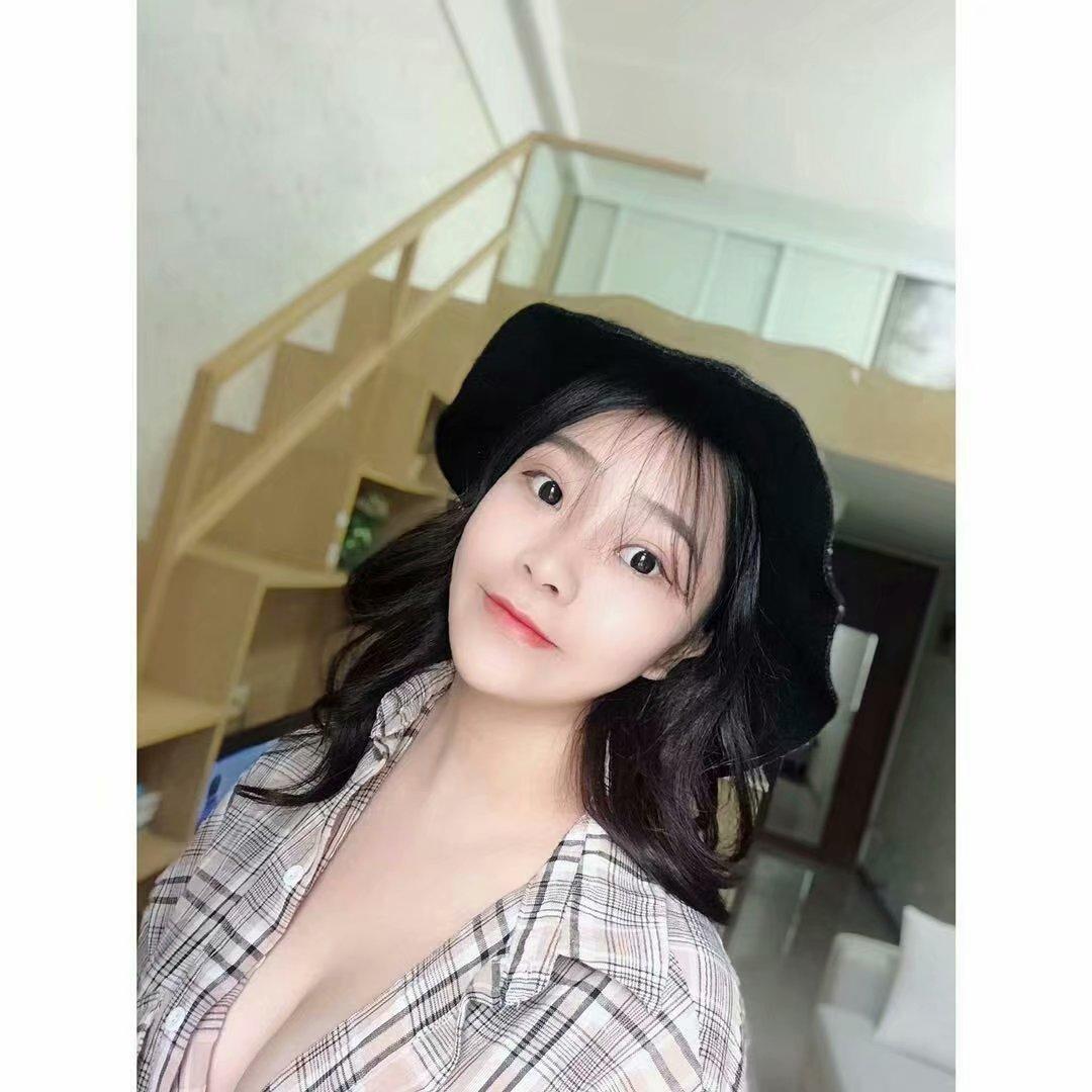 五缘湾年轻巨乳妹 第2张