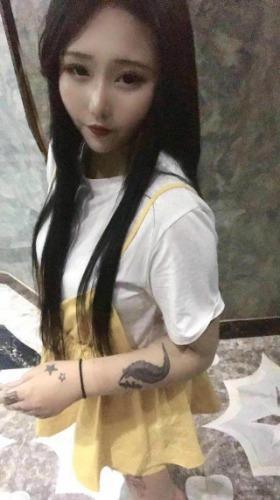长春年轻貌美，胸是真大的纹身小妹。 第3张