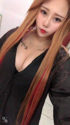 长春年轻貌美，胸是真大的纹身小妹。 第7张