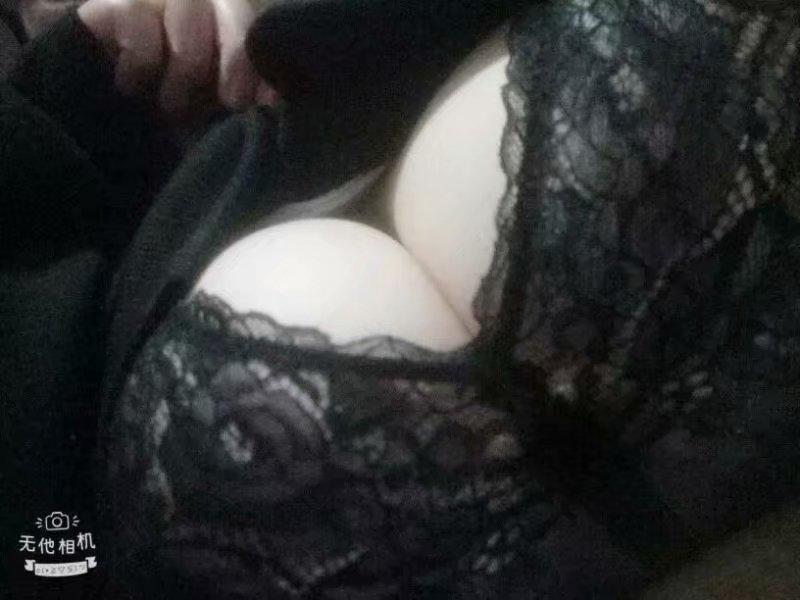 顺城大街爆乳E杯真奶甜妞 第2张