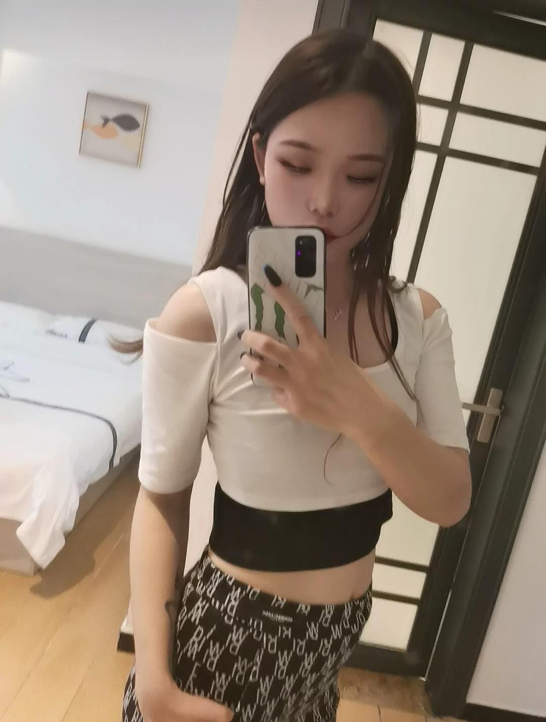 身材很棒的一个堂客 第2张