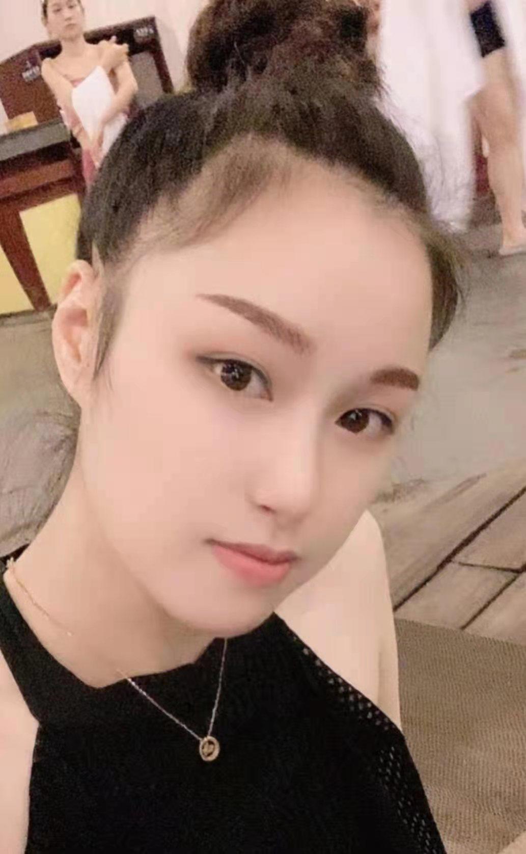 分享一个小美女，喜欢年轻的可以一试 第2张