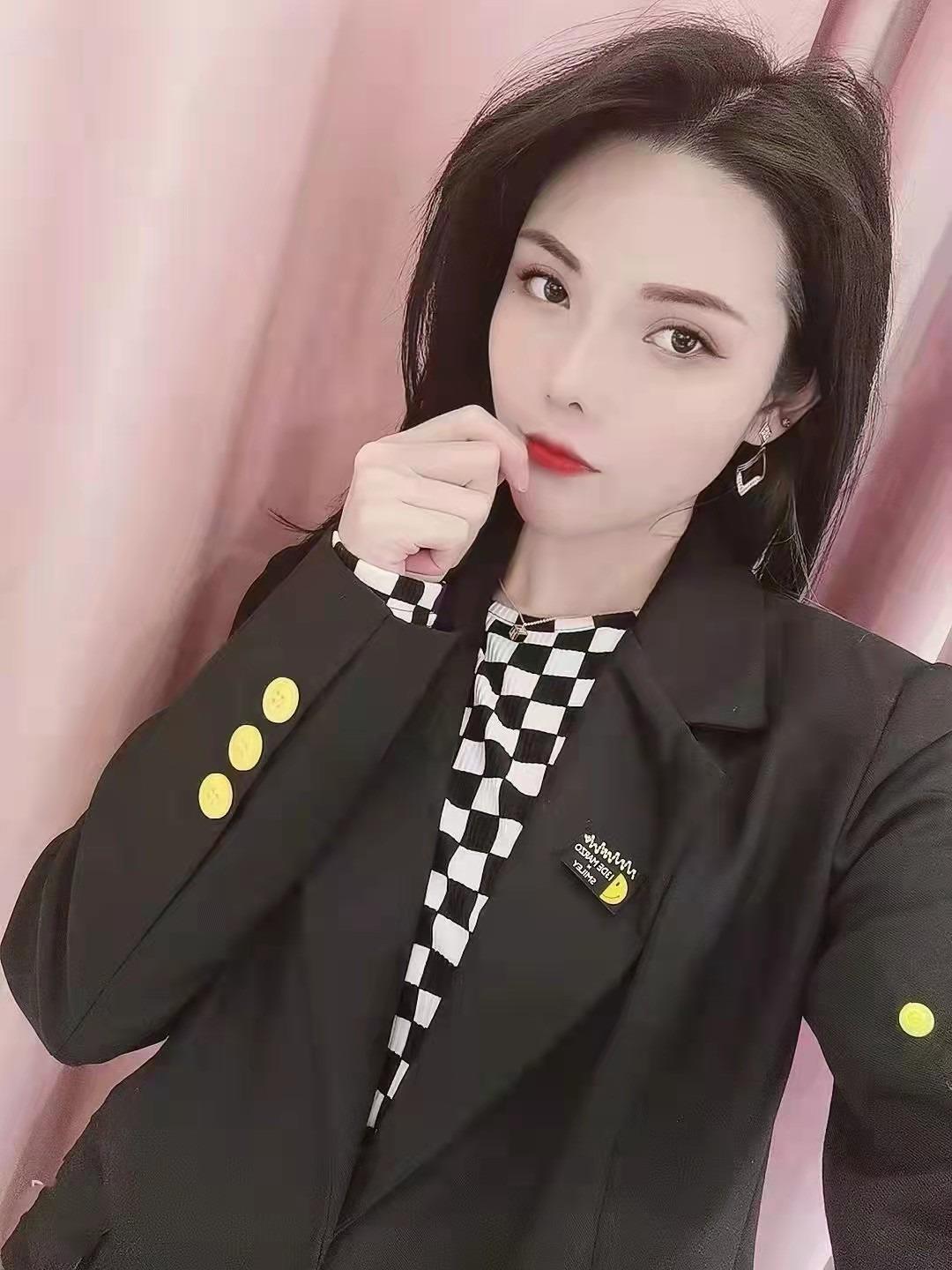 小骚货,很温柔配合各种各样的姿势 第1张