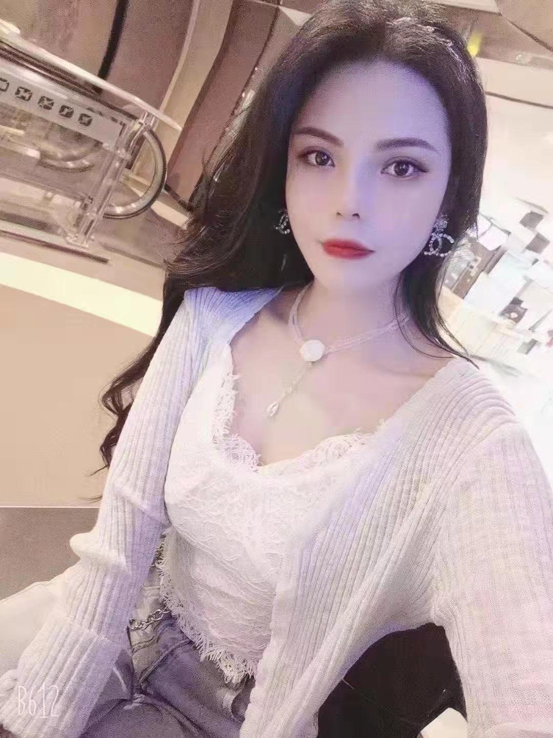小骚货,很温柔配合各种各样的姿势 第2张