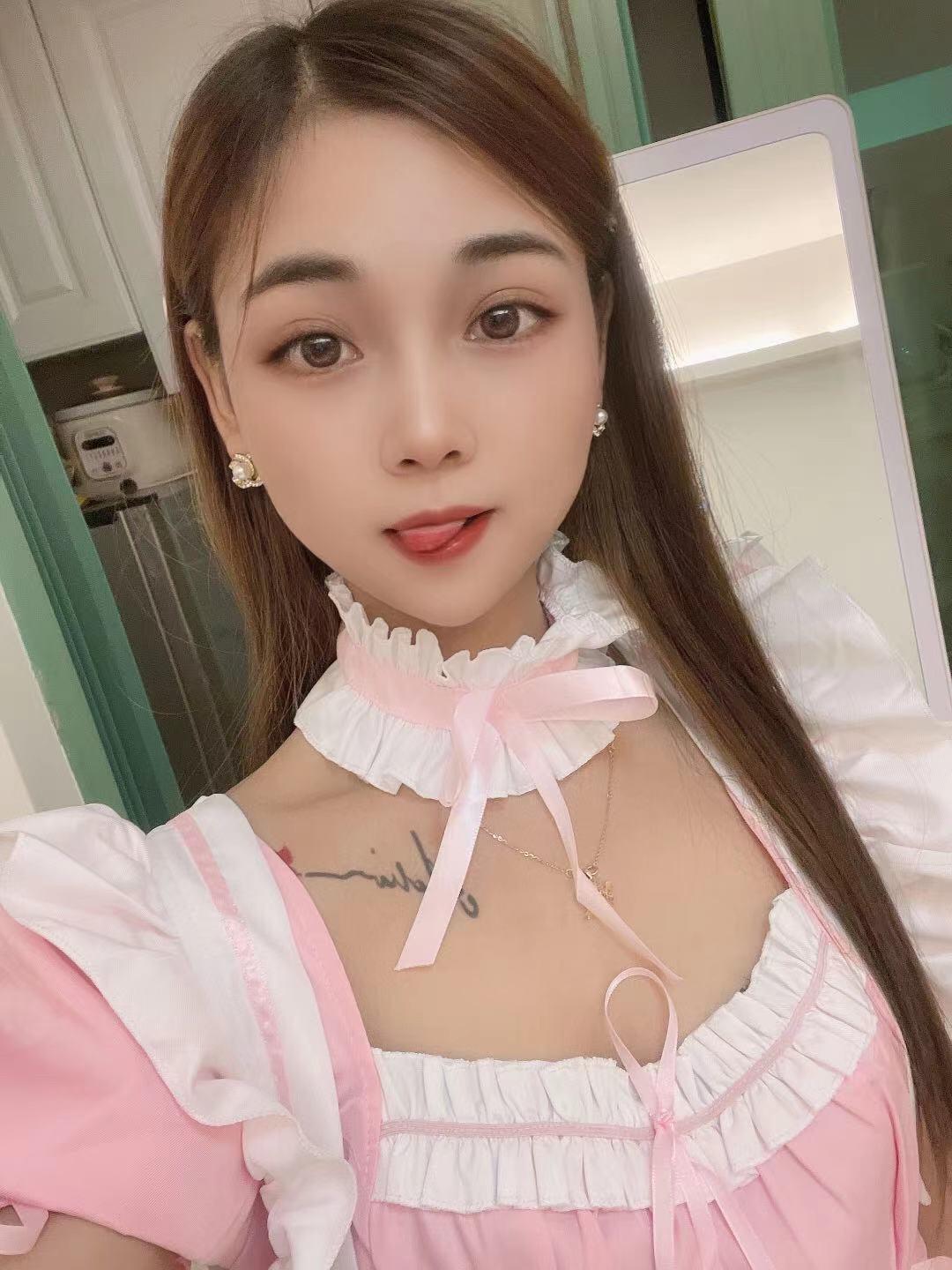 21岁一线天嫩妹子，毛很少，制服可选 第1张
