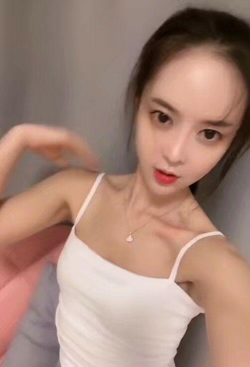 正宗的19岁女孩,全身上下都让啃了 第1张